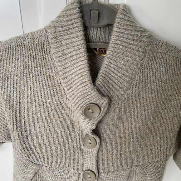 Cozy comfy neutral sweater - Picture 6 of 11